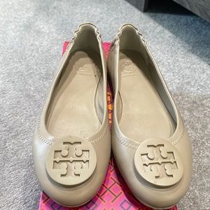 Like new Tory Burch Minnie travel ballet flat.